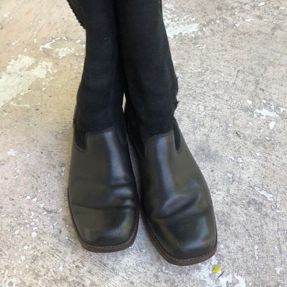 Uggs   - Picture 2 of 5